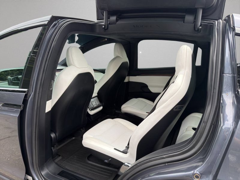 Used 2023 Tesla Model X AWD/4WD image 10