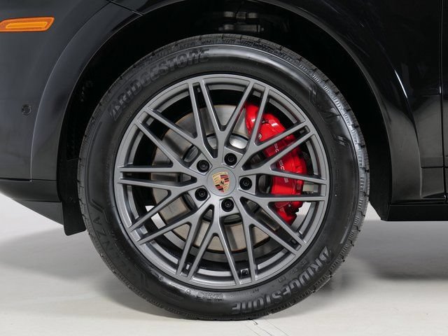 New 2026 Porsche Cayenne GTS AWD/4WD image 33