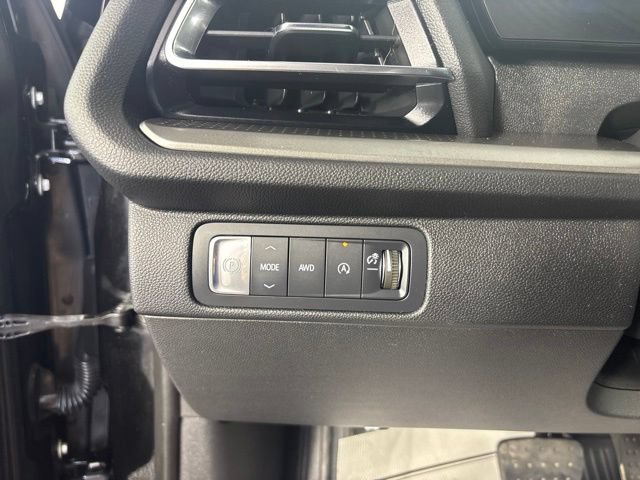 Used 2024 Chevrolet Traverse LT w/ Midnight/Sport Edition AWD/4WD image 12