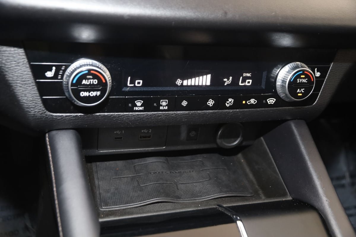 Used 2024 Mitsubishi Outlander Ralliart AWD/4WD image 28