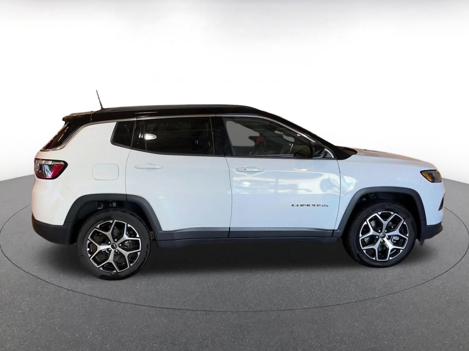 Used 2025 Jeep Compass Limited image 16