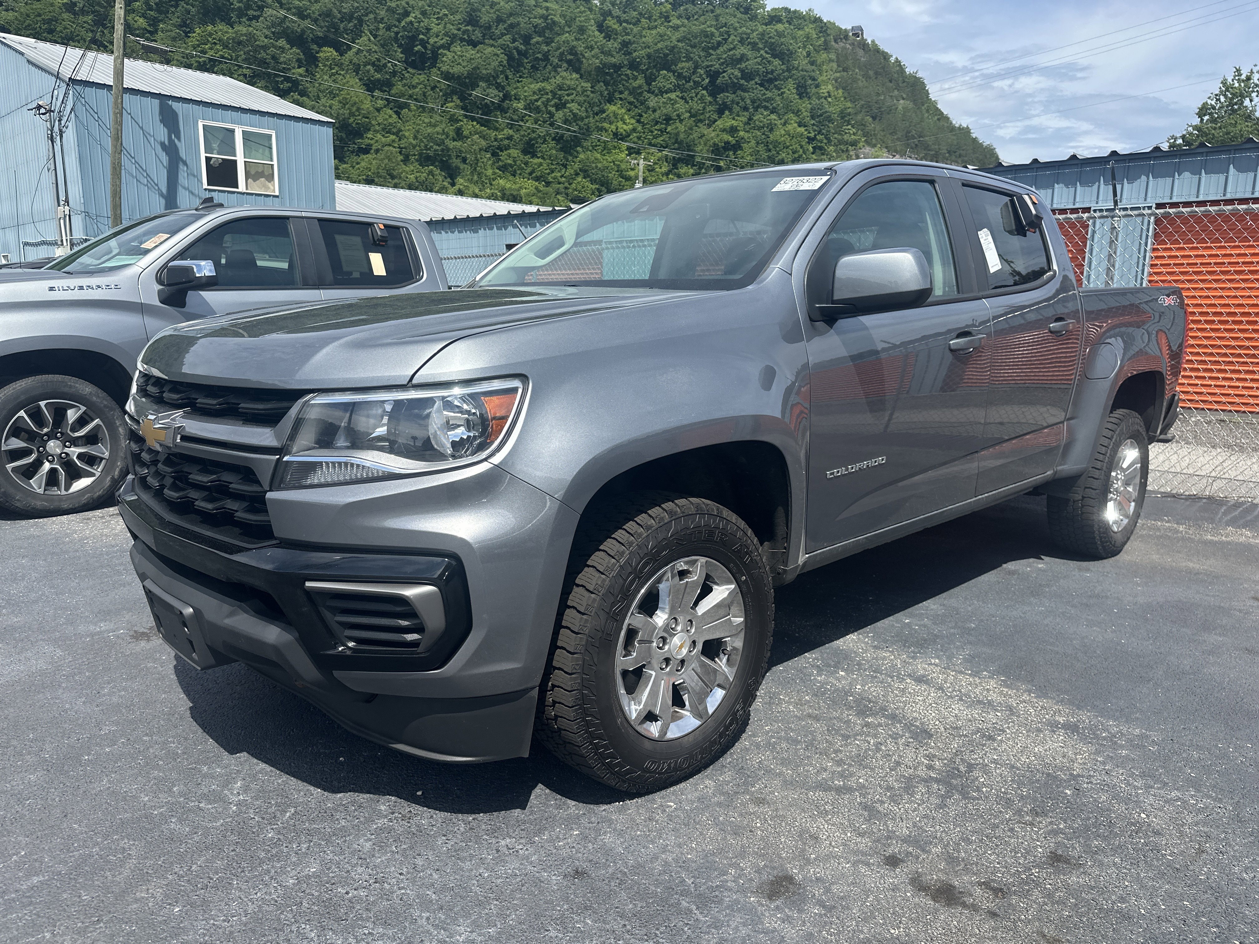 Used 2022 Chevrolet Colorado LT w/ Safety Package AWD/4WD image 3