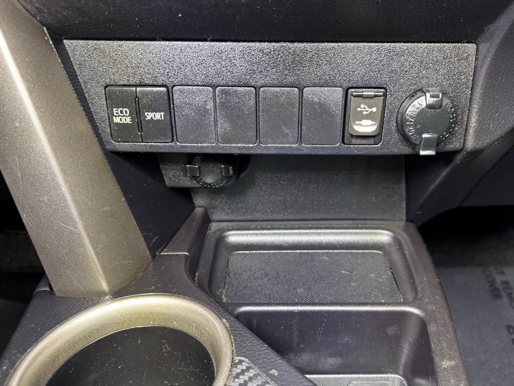 Used 2014 Toyota RAV4 LE AWD/4WD image 32