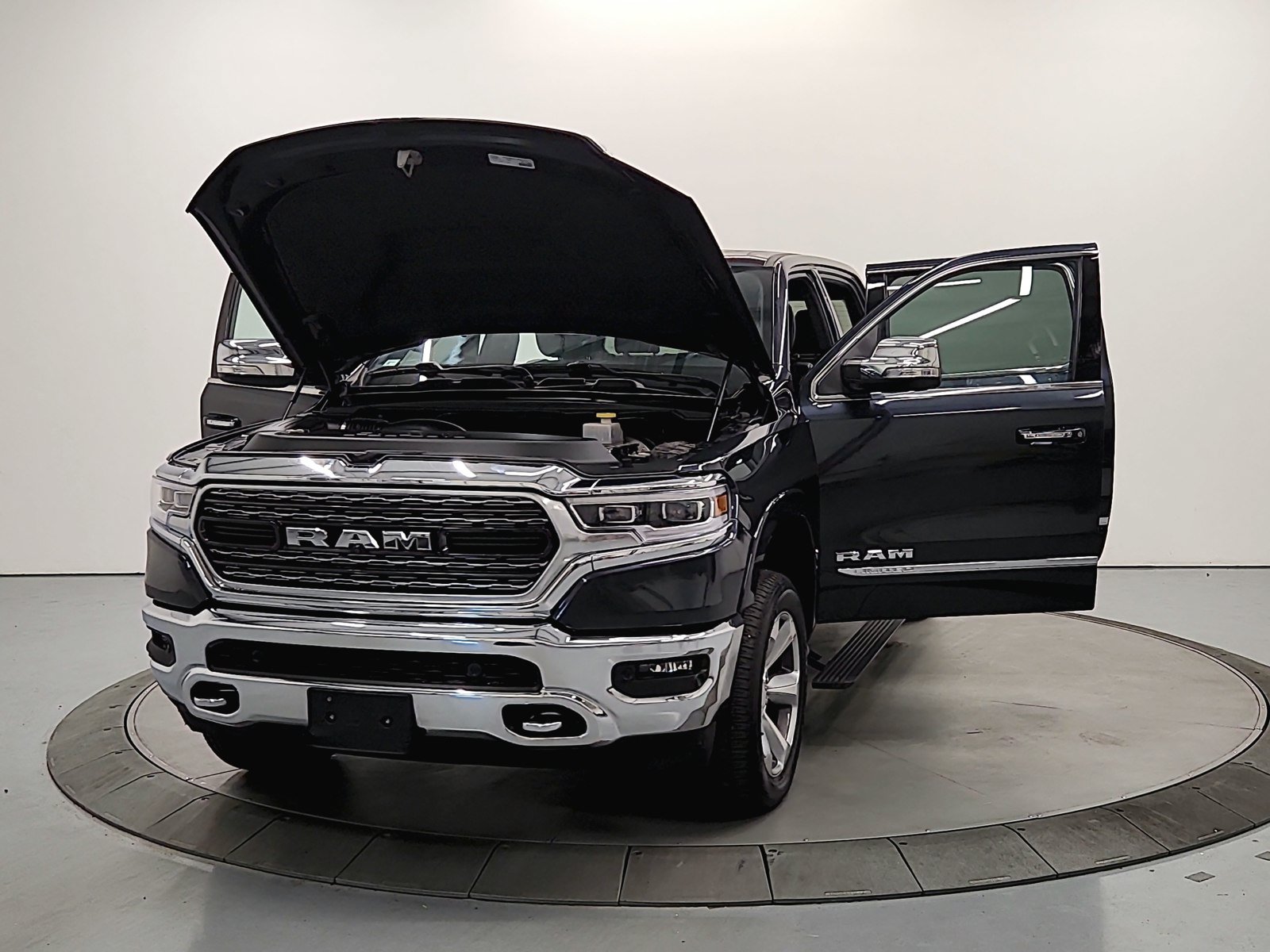Used 2019 RAM 1500 Limited AWD/4WD image 13
