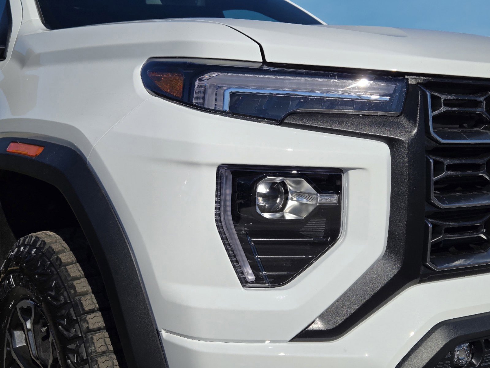 Used 2024 GMC Canyon AT4 w/ Technology Package AWD/4WD image 9