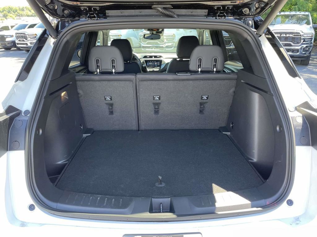 Used 2023 Chevrolet TrailBlazer RS w/ Sun and Liftgate Package FWD image 41