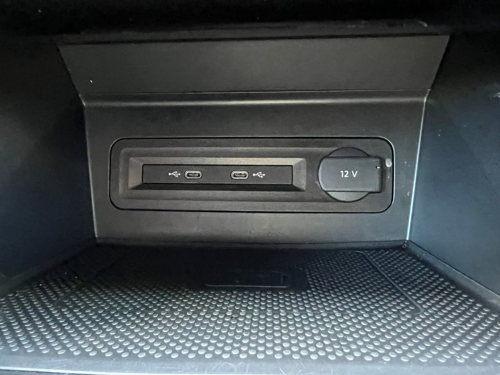 Used 2022 Volkswagen Atlas Cross Sport SE image 27