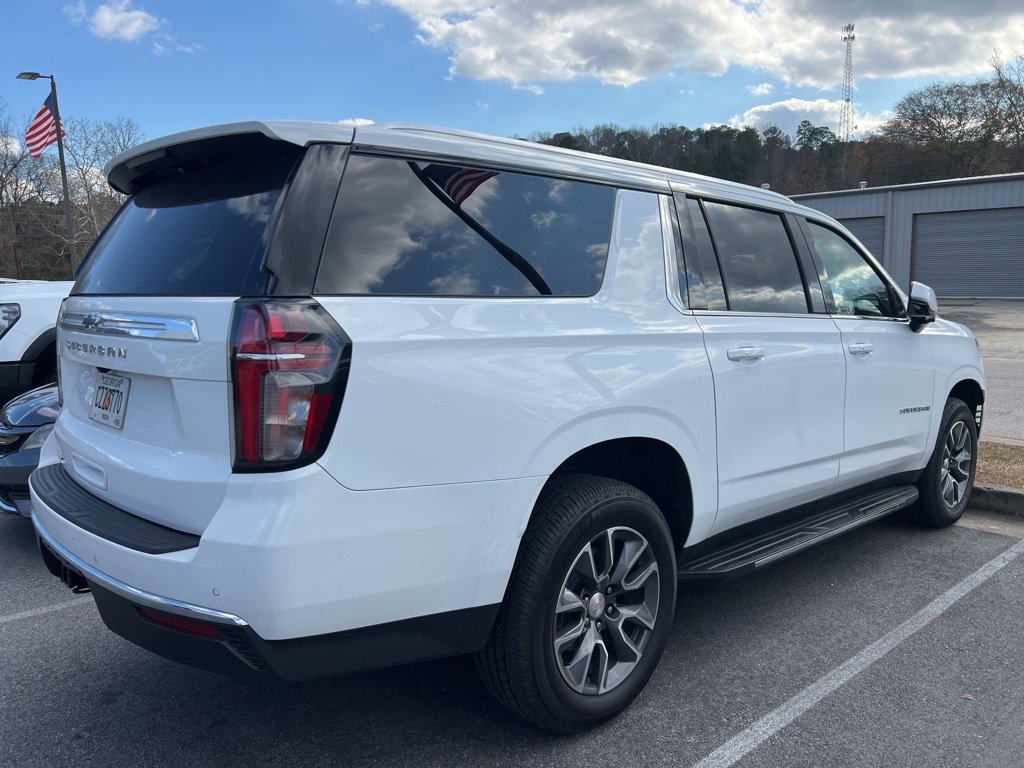 Used 2023 Chevrolet Suburban LT w/ Luxury Package image 10
