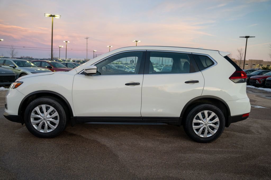 Used 2019 Nissan Rogue SV image 4