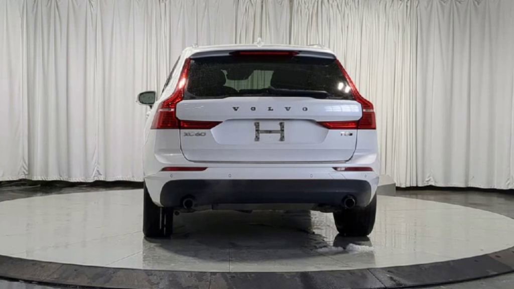 Used 2020 Volvo XC60 T6 Momentum image 7