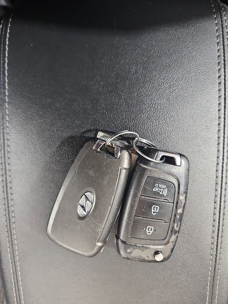 Used 2020 Hyundai Santa Fe SE image 28