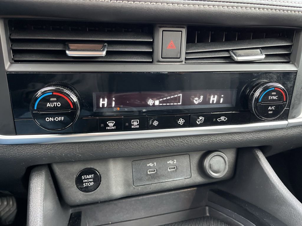 Used 2024 Nissan Rogue SV image 12