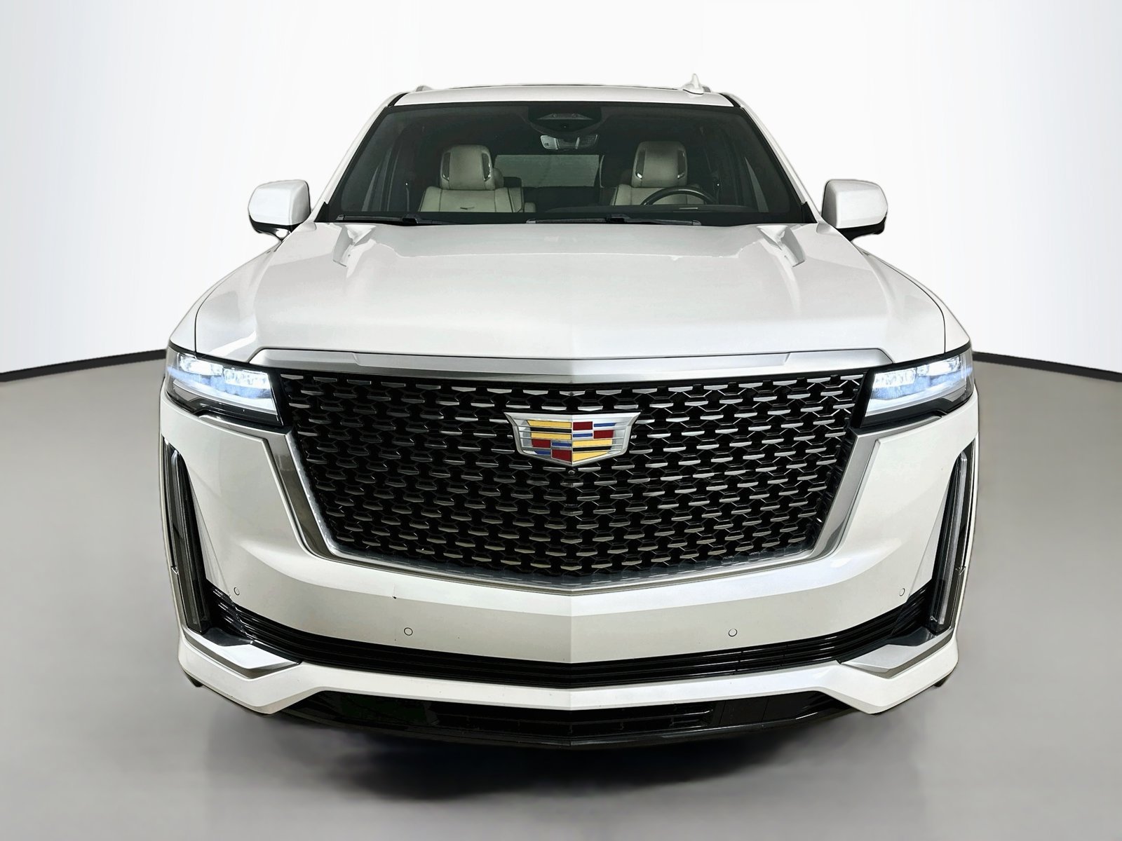 Used 2023 Cadillac Escalade Premium Luxury RWD image 2