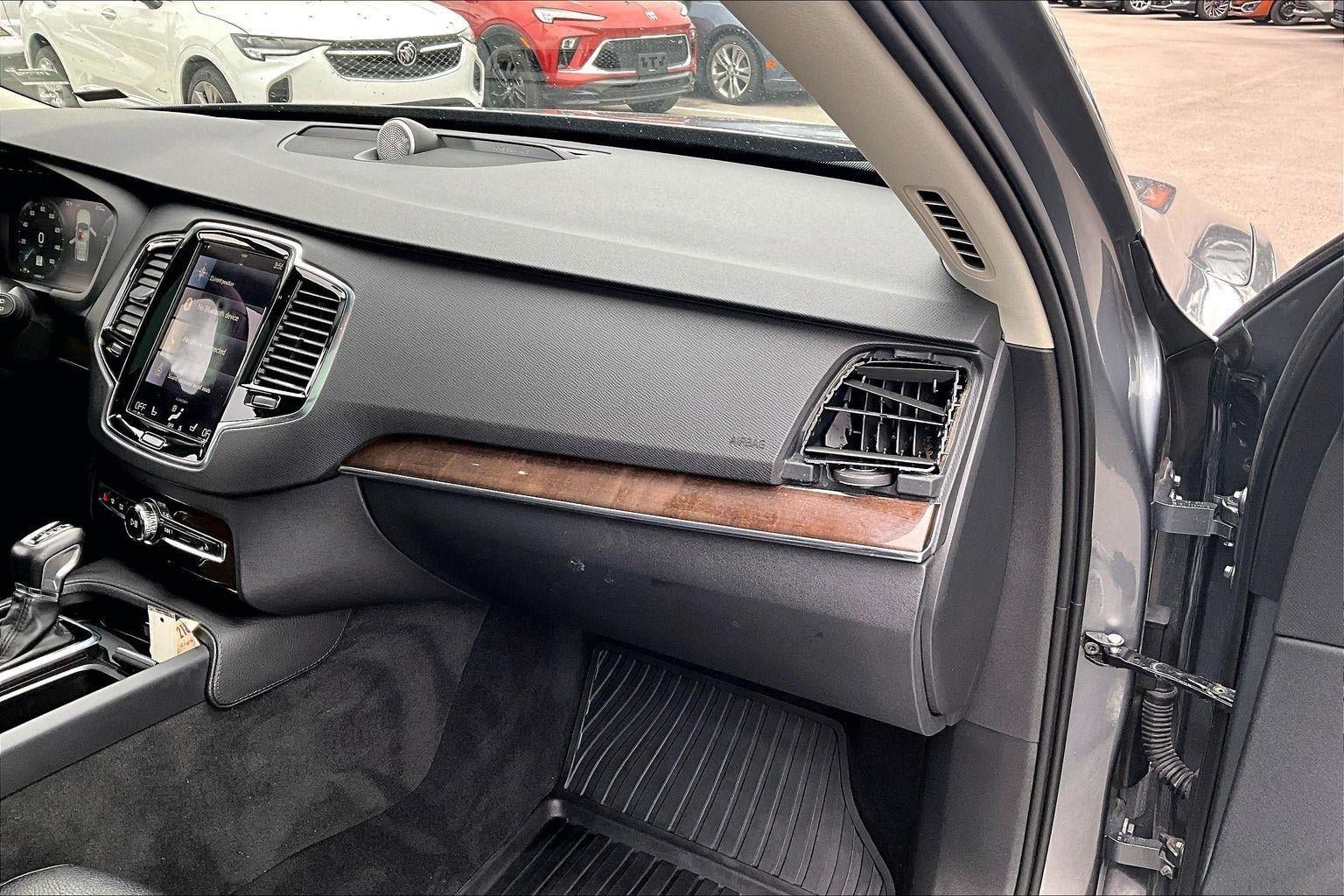 Used 2016 Volvo XC90 T6 Momentum w/ Momentum Plus Package AWD/4WD image 13