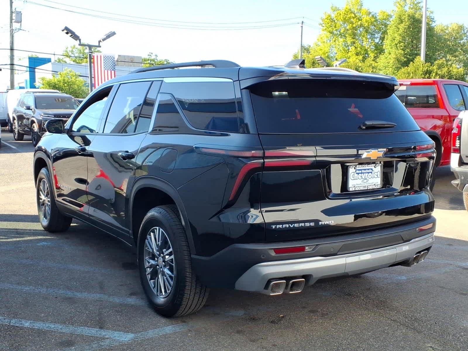 Used 2026 Chevrolet Traverse LT AWD/4WD image 4