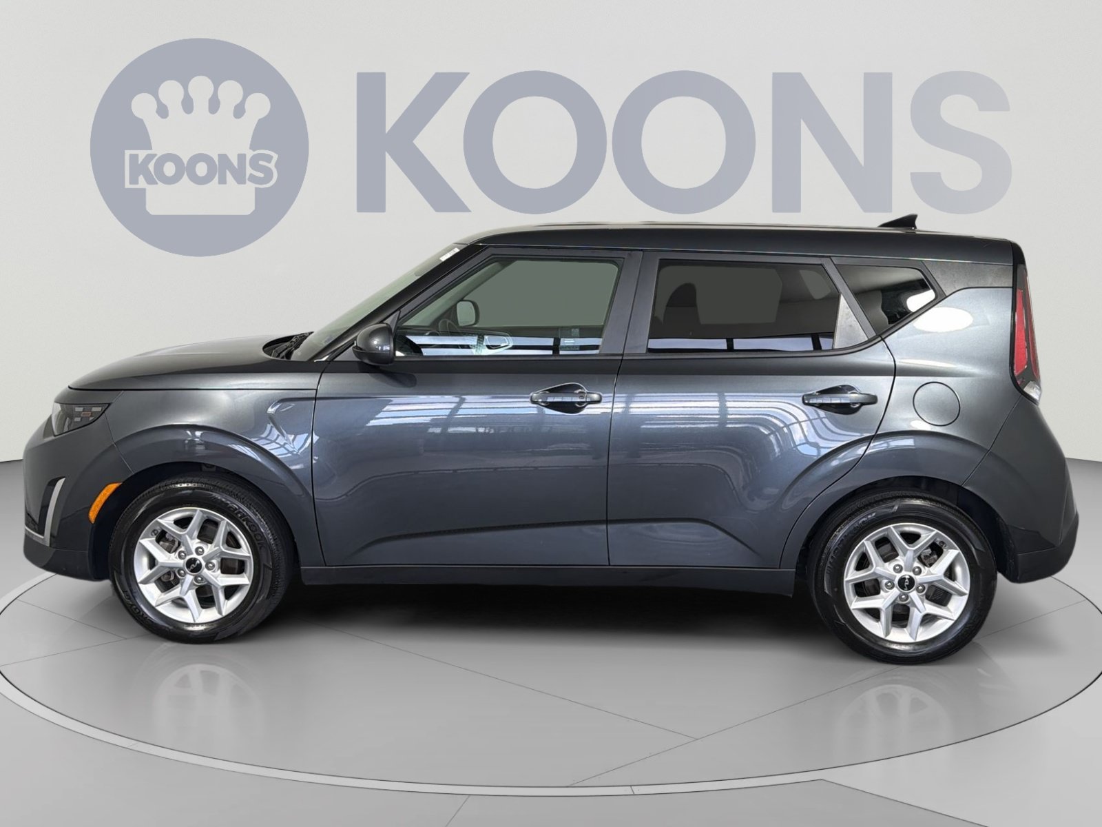 Used 2023 Kia Soul S FWD image 2
