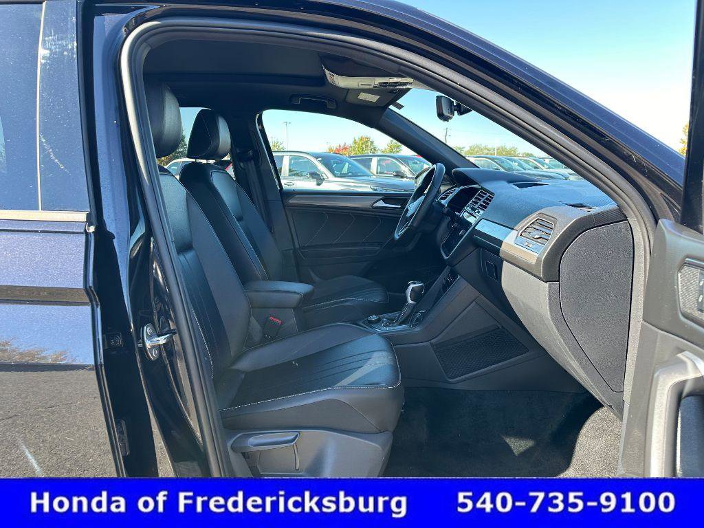 Used 2024 Volkswagen Tiguan SE R-Line image 36