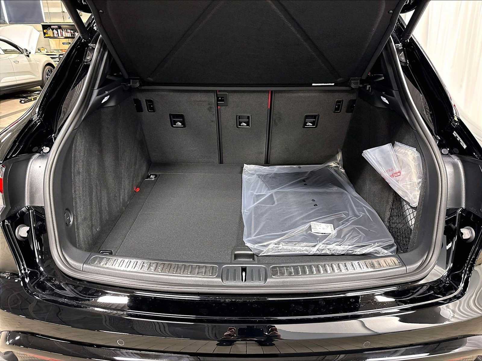 New 2026 Porsche Macan S AWD/4WD image 38