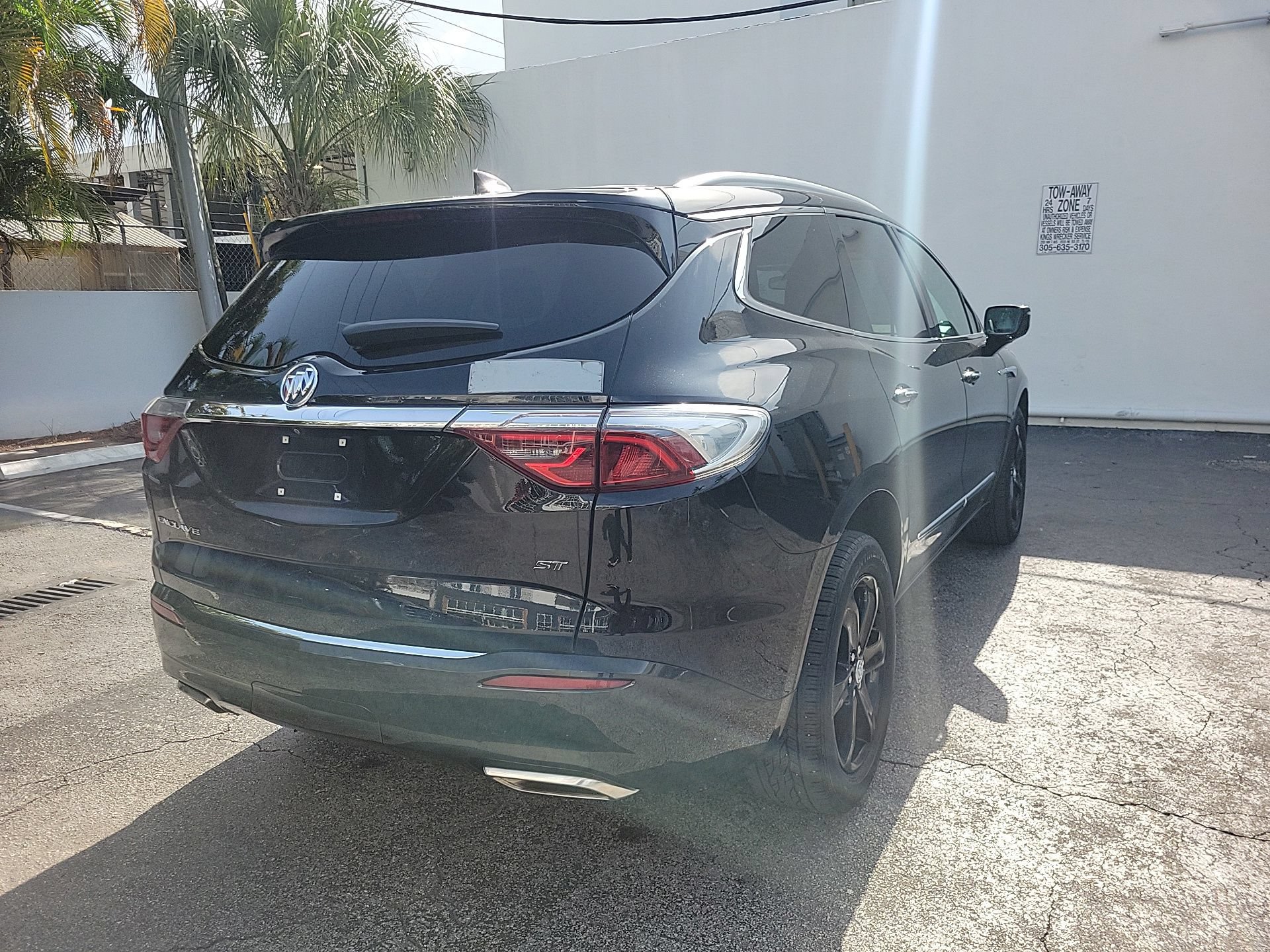 Used 2024 Buick Enclave Essence w/ Sport Touring Edition FWD image 9