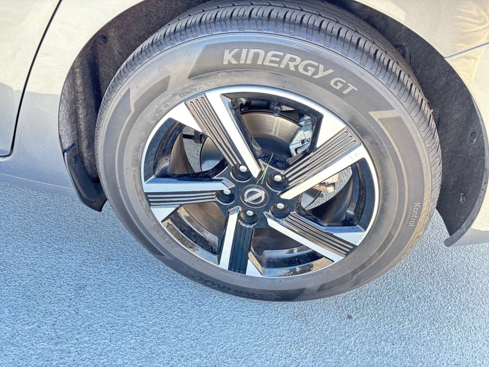 Used 2025 Nissan Sentra SV FWD image 28