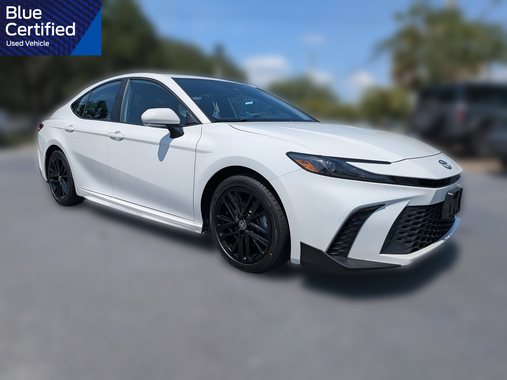 Used 2025 Toyota Camry SE FWD image 2
