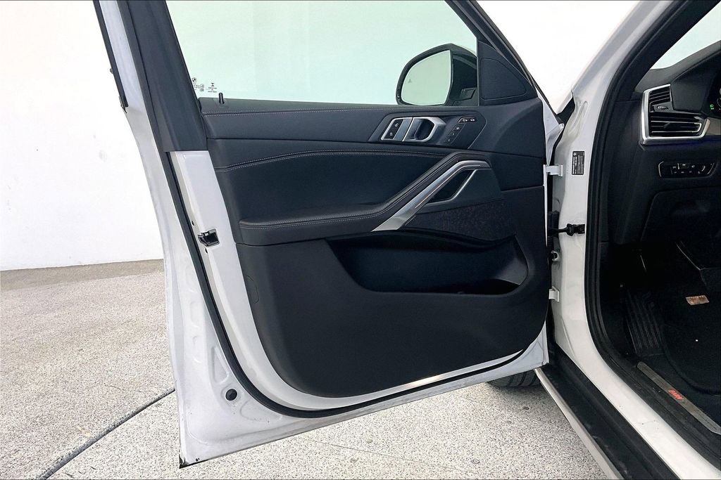 Used 2023 BMW X6 xDrive40i w/ Premium Package image 21