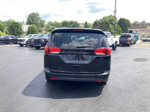 Used 2020 Chrysler Pacifica Touring w/ Advanced Safetytec Group FWD image 6