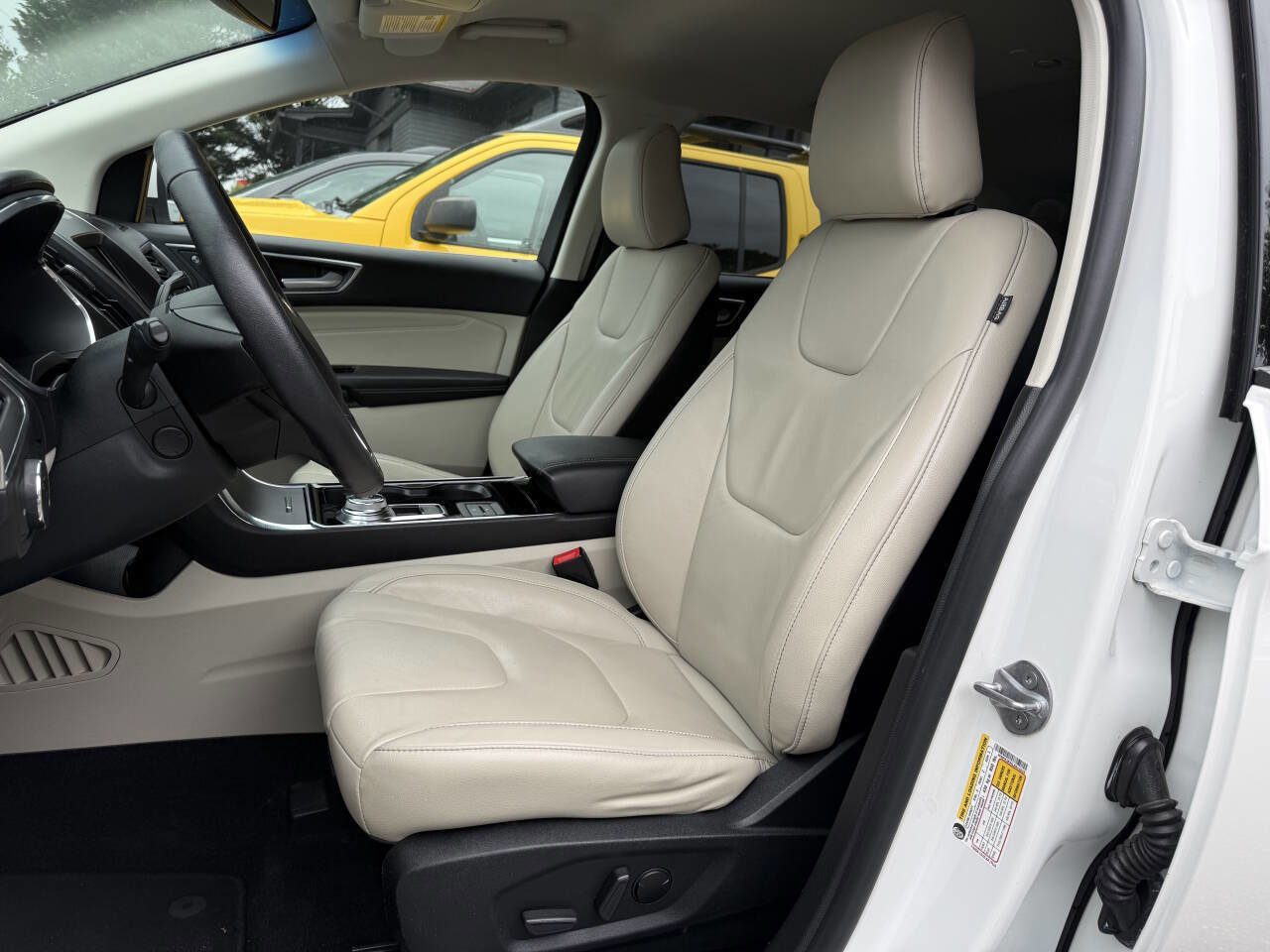 Used 2020 Ford Edge Titanium image 9