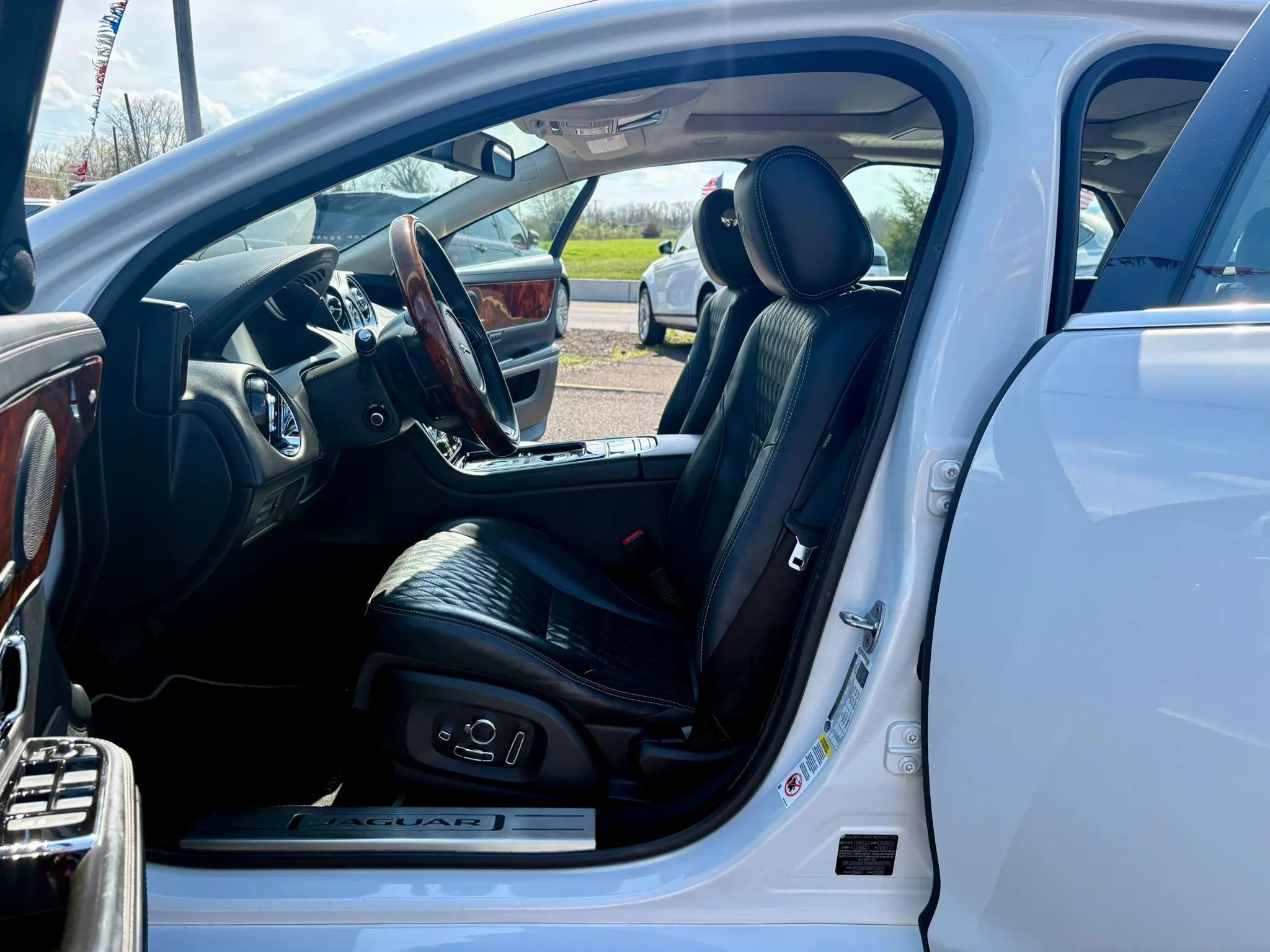 Used 2016 Jaguar XJ L Portfolio RWD image 18