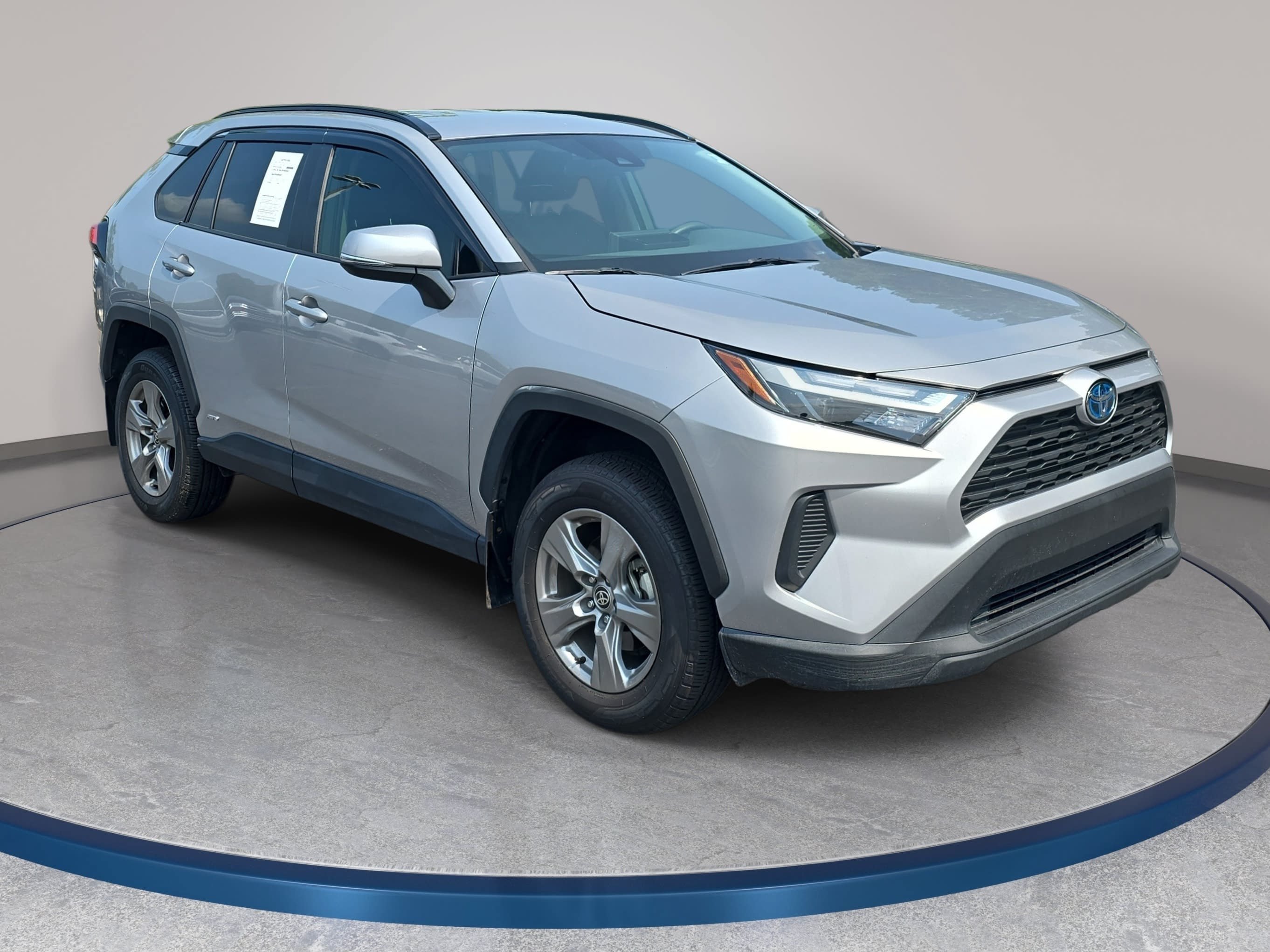 Used 2024 Toyota RAV4 XLE AWD/4WD image 3
