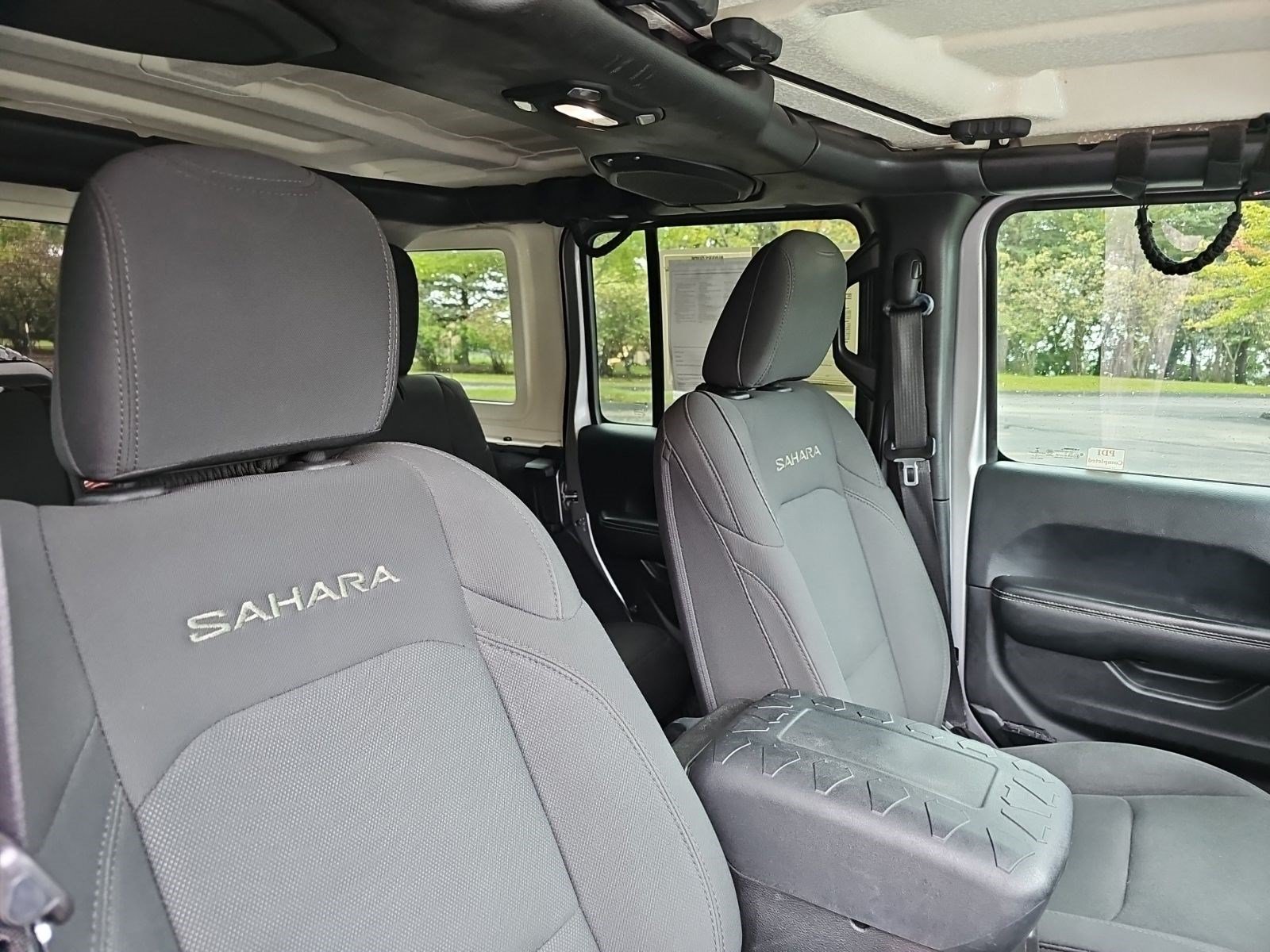 Used 2018 Jeep Wrangler Unlimited Sahara w/ Cold Weather Group AWD/4WD image 11