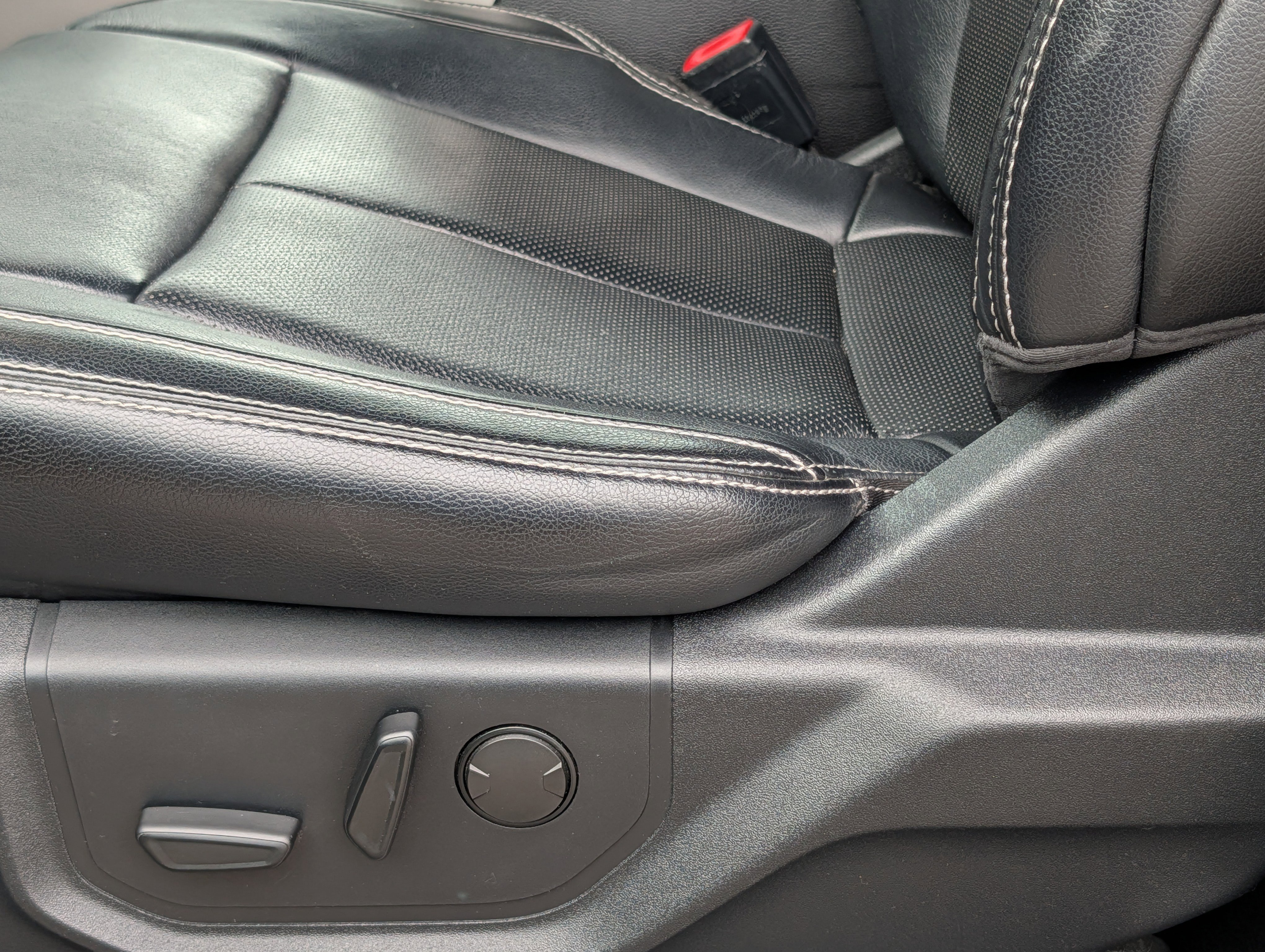 Used 2019 Ford F150 Lariat w/ Equipment Group 502A Luxury image 12