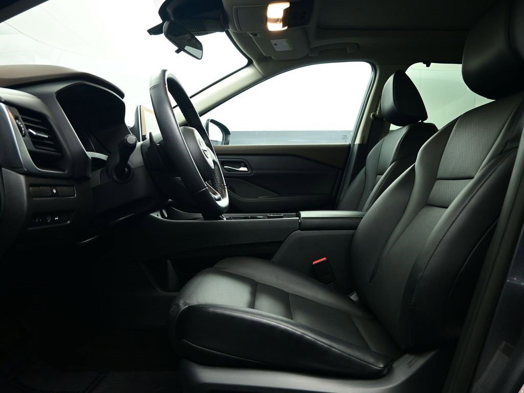 Used 2023 Nissan Rogue SV w/ SV Premium B Package image 15