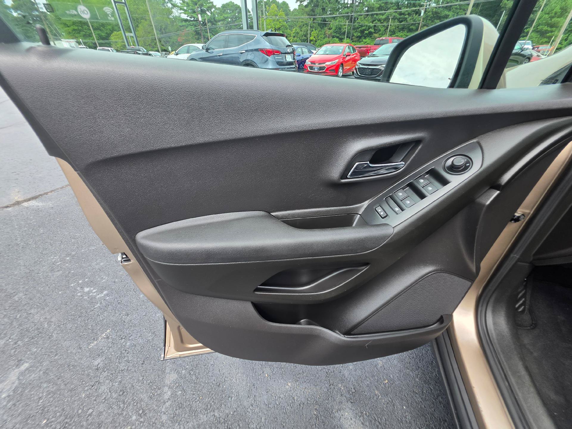 Used 2018 Chevrolet Trax LT w/ LT Convenience Package AWD/4WD image 16