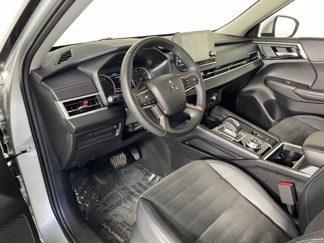 Used 2023 Mitsubishi Outlander SE AWD/4WD image 3