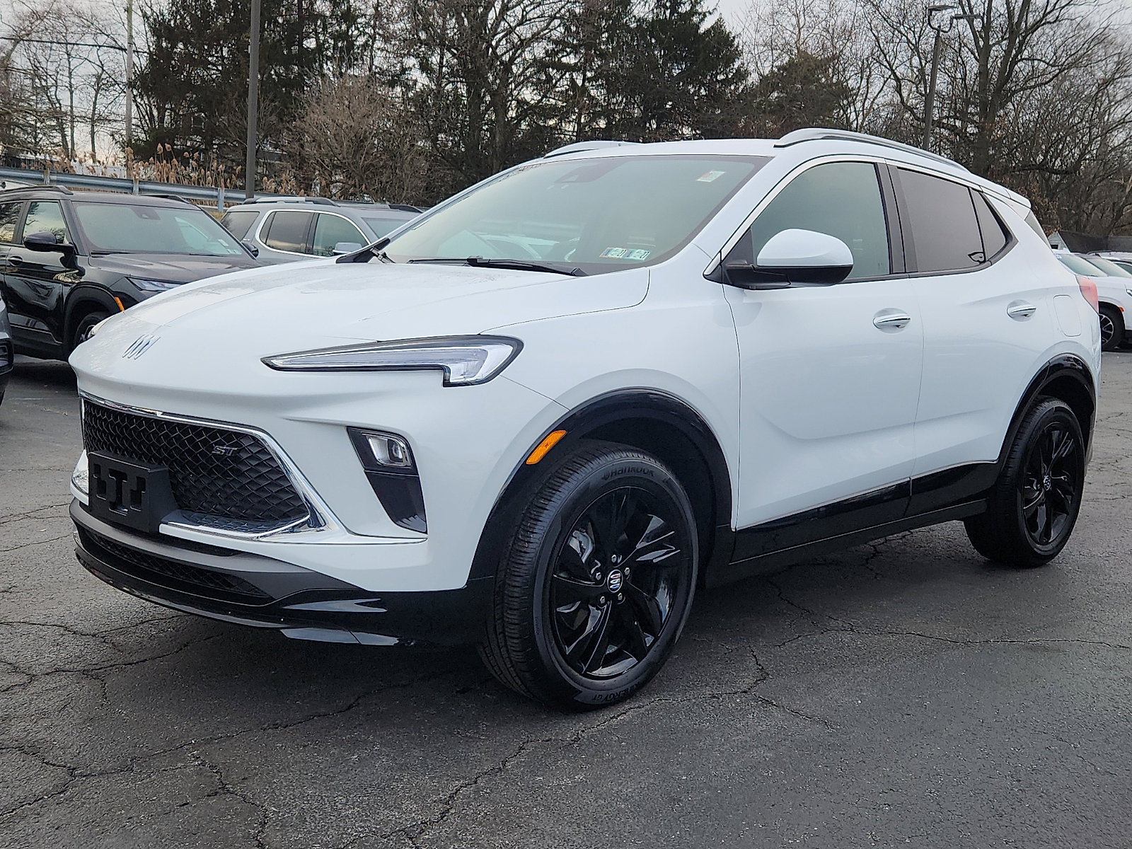 Used 2024 Buick Encore GX Sport Touring image 3