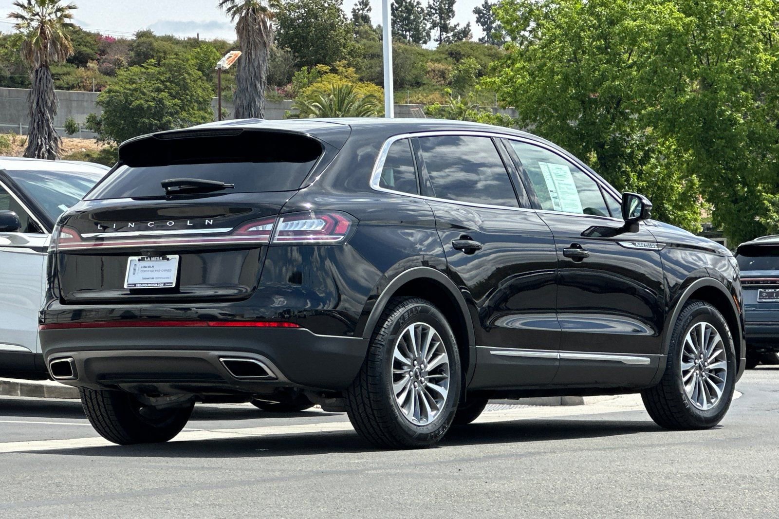 Certified 2022 Lincoln Nautilus FWD w/ Premium Package image 3