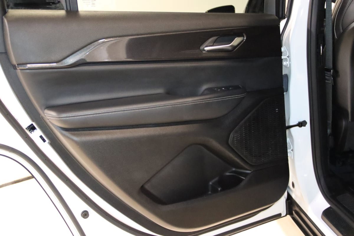 Used 2023 Jeep Grand Cherokee L Laredo AWD/4WD image 51