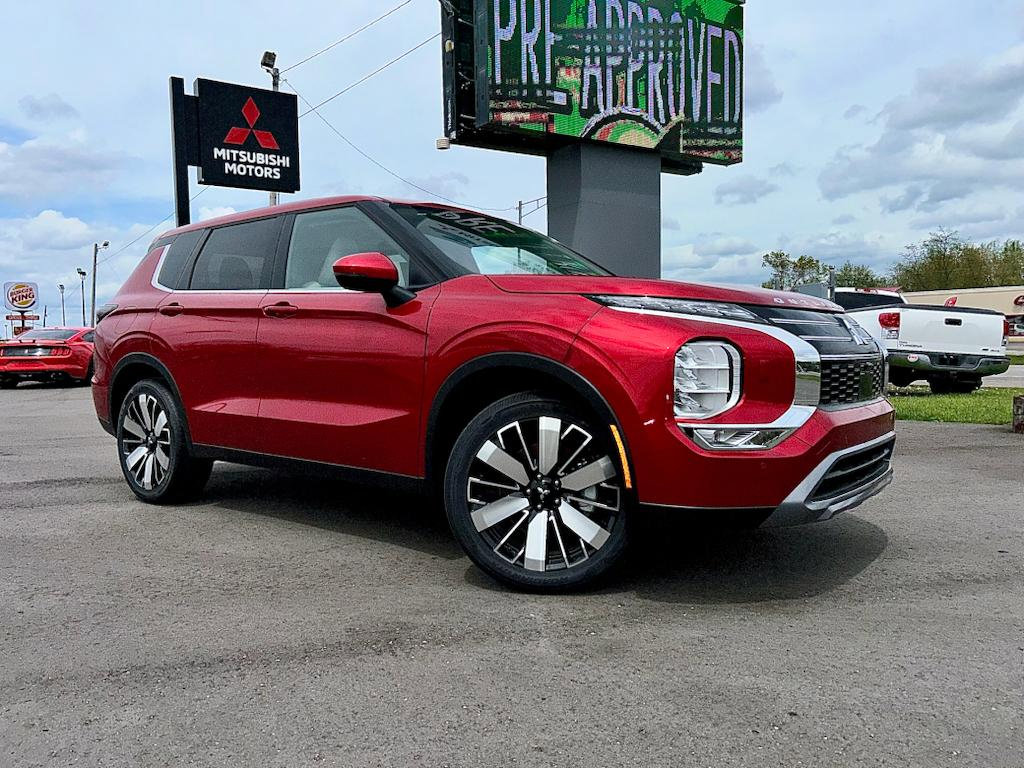 New 2025 Mitsubishi Outlander SE