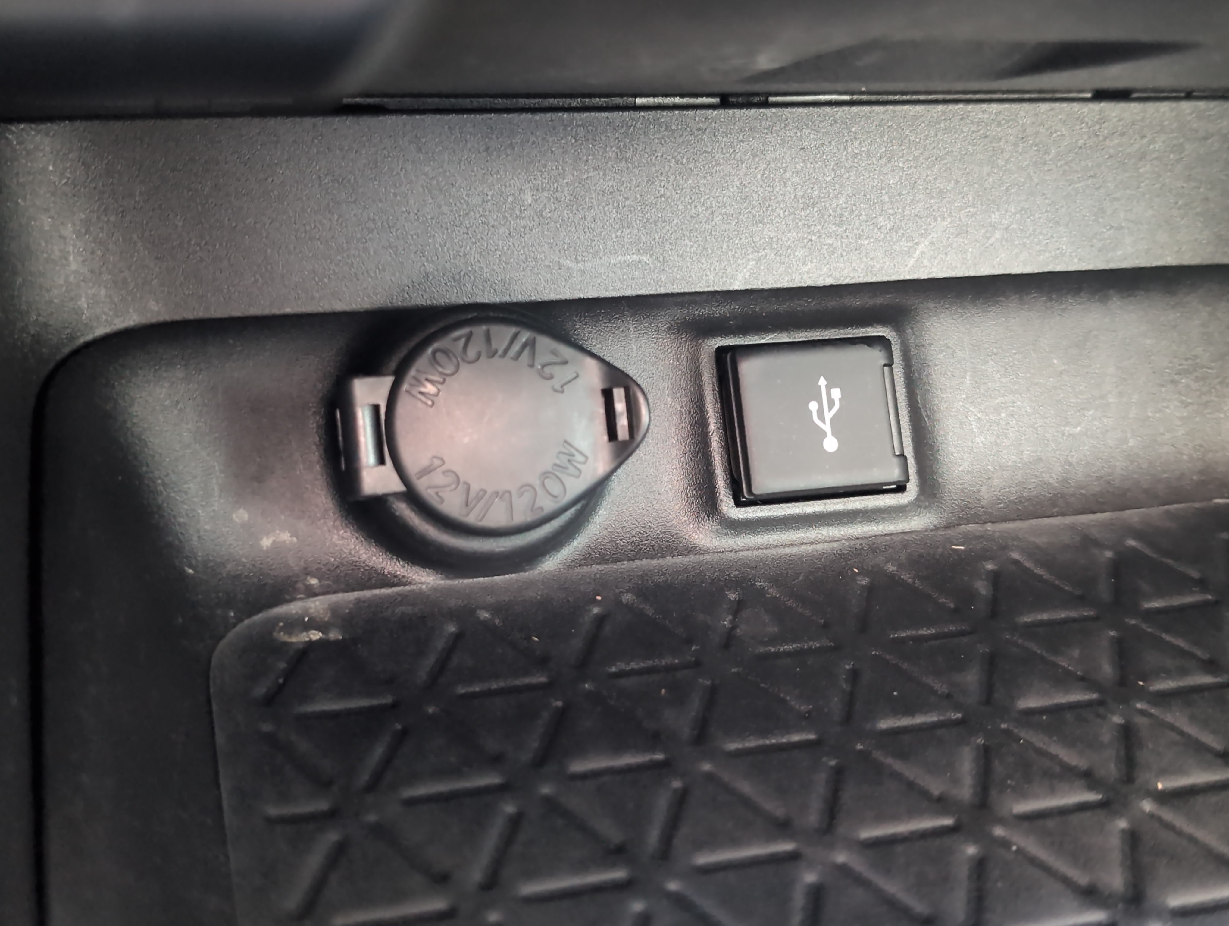 Certified 2022 Toyota RAV4 XLE Premium FWD image 39