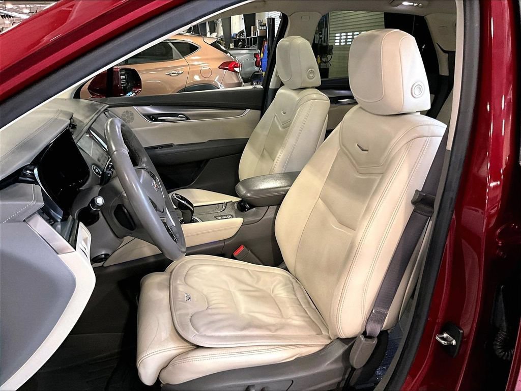 Used 2017 Cadillac XT5 Luxury w/ Driver Awareness Package AWD/4WD image 10