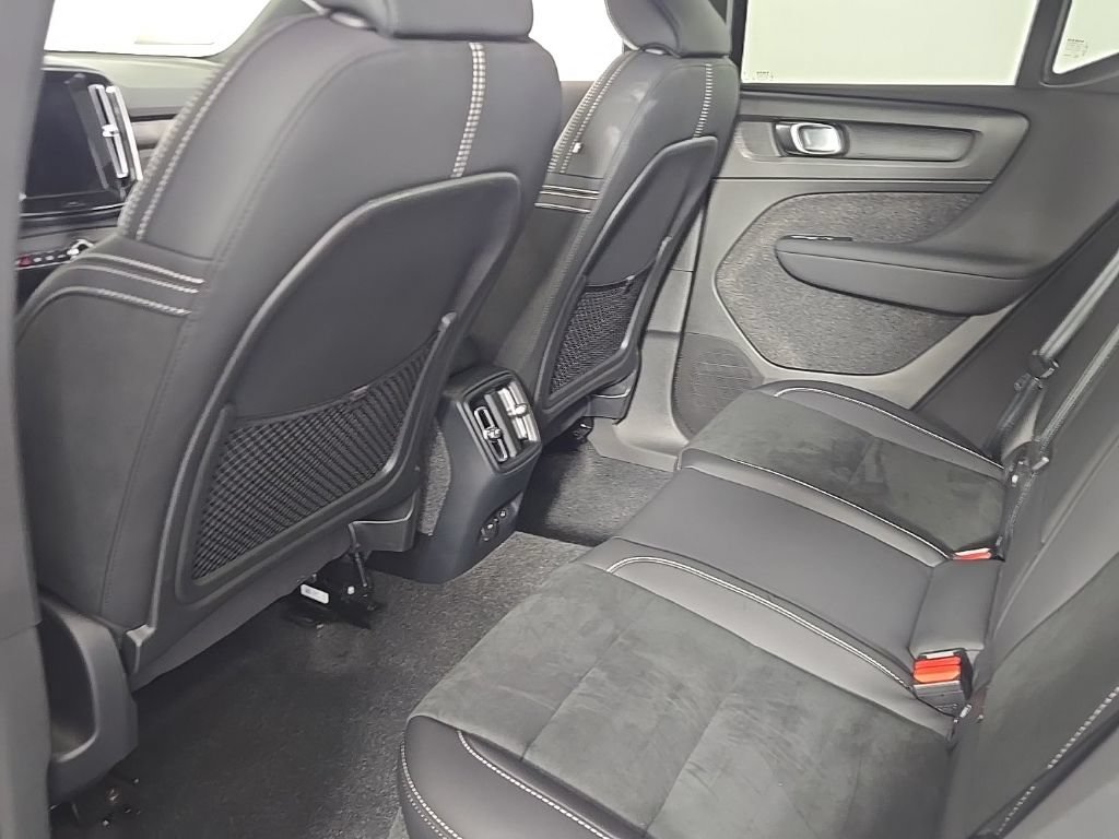 Certified 2023 Volvo XC40 Recharge Plus AWD/4WD image 18