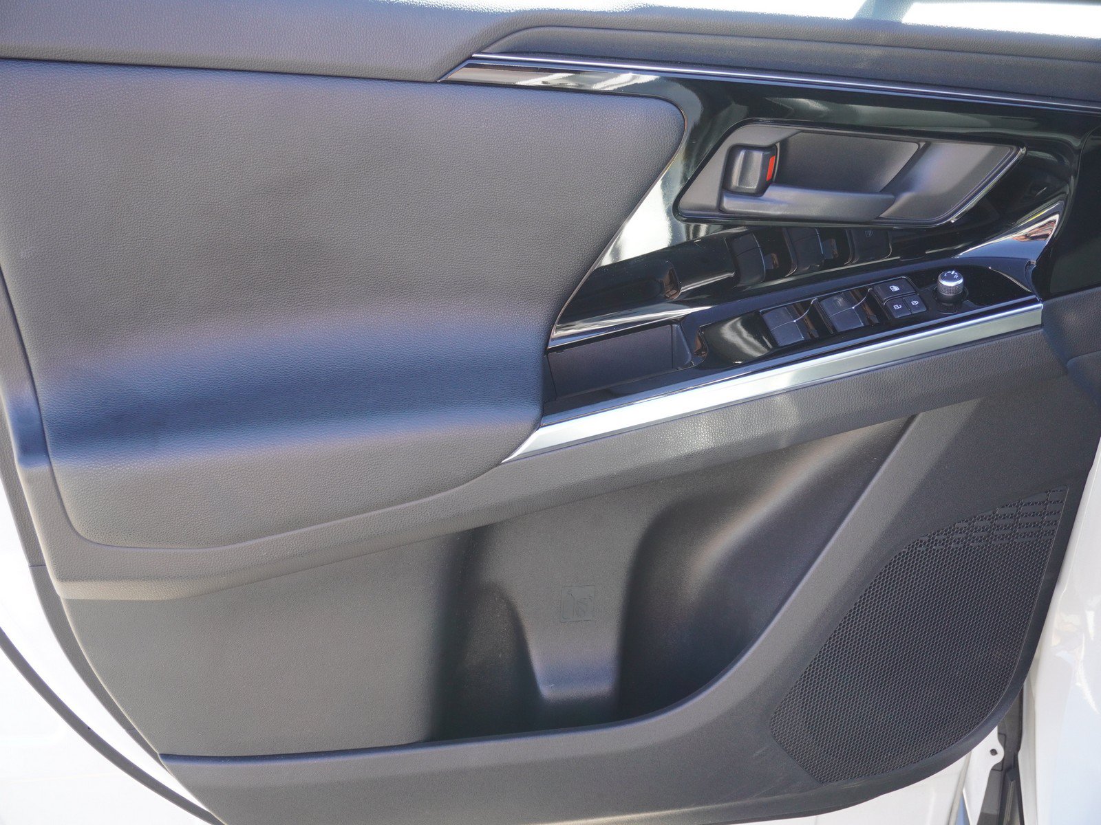 Used 2023 Toyota bZ4X AWD w/ Weather Package image 22