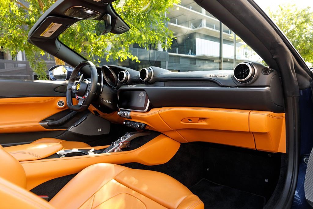 Used 2019 Ferrari Portofino RWD image 16
