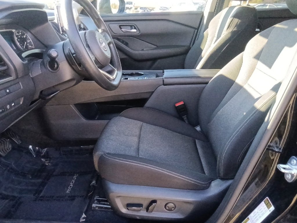 Used 2024 Nissan Rogue SV image 15