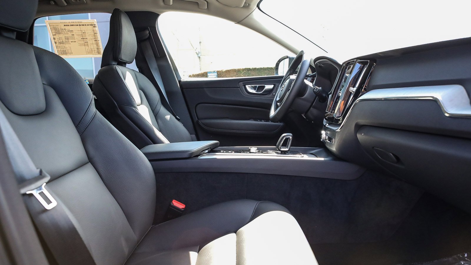 Used 2025 Volvo XC60 B5 Plus w/ Climate Package image 16