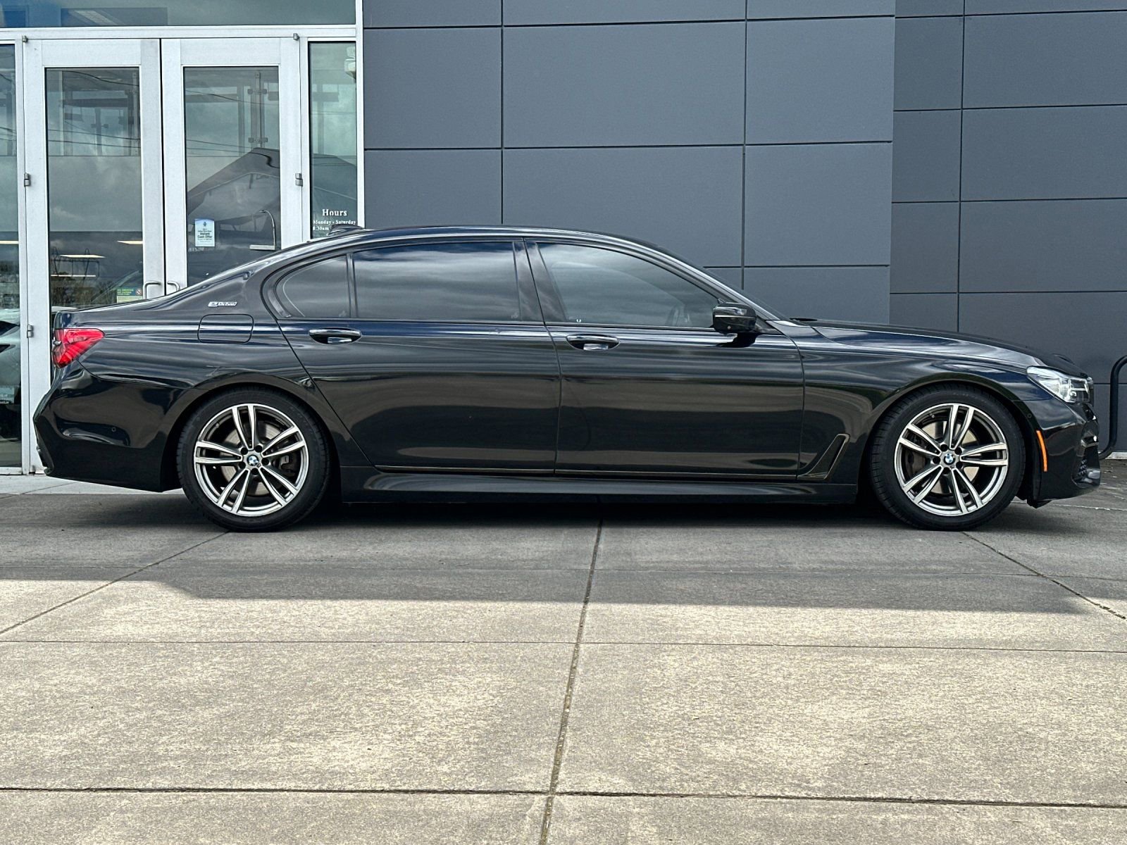 Used 2017 BMW 740e xDrive AWD/4WD image 2