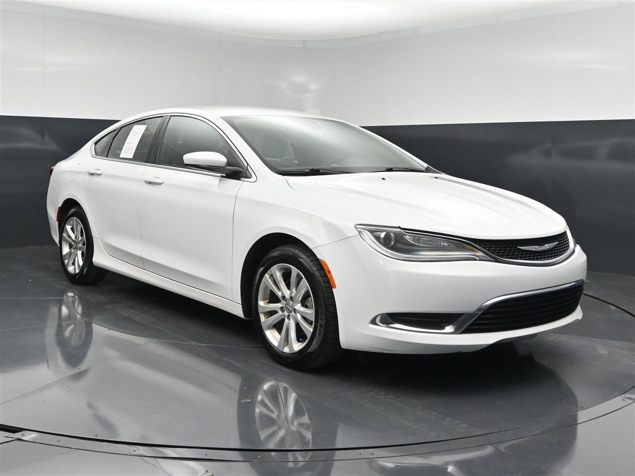 Used 2017 Chrysler 200 Limited Platinum w/ Comfort & Convenience Group FWD image 3