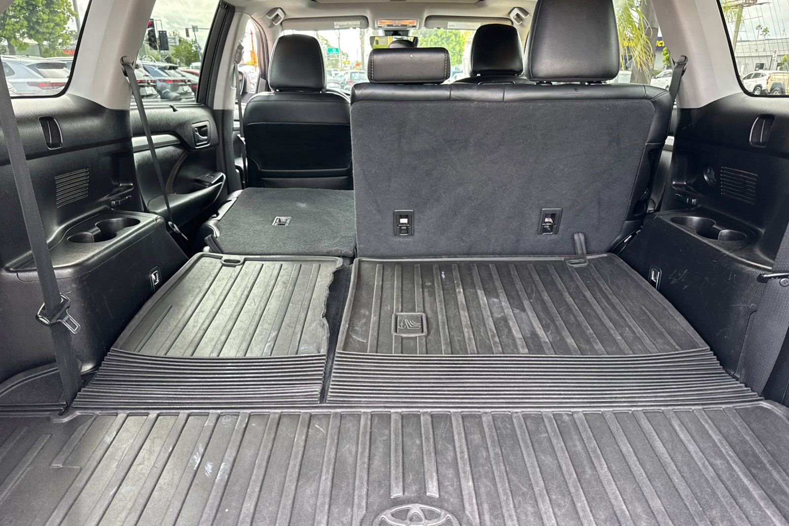 Used 2017 Toyota Highlander XLE image 16