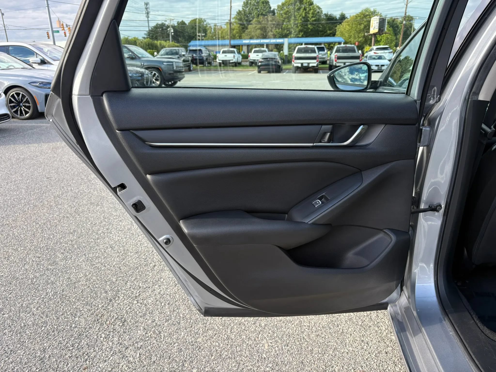 Used 2020 Honda Accord EX image 11